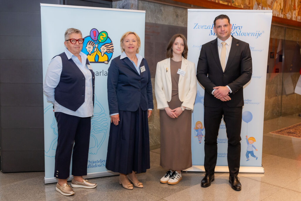 Breda Krašna, generalna sekretarka ZPMS, Darja Groznik, predsednica ZPMS, Livija Zara Hauptman, Zoran Stevanović, predsednik DZ.